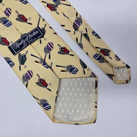 RIVETZ OF BOSTON SILK TIE CREAM RED TENNIS THEME PATTERN SMOOTH 4" X 58" NEW - Picture 2 of 2